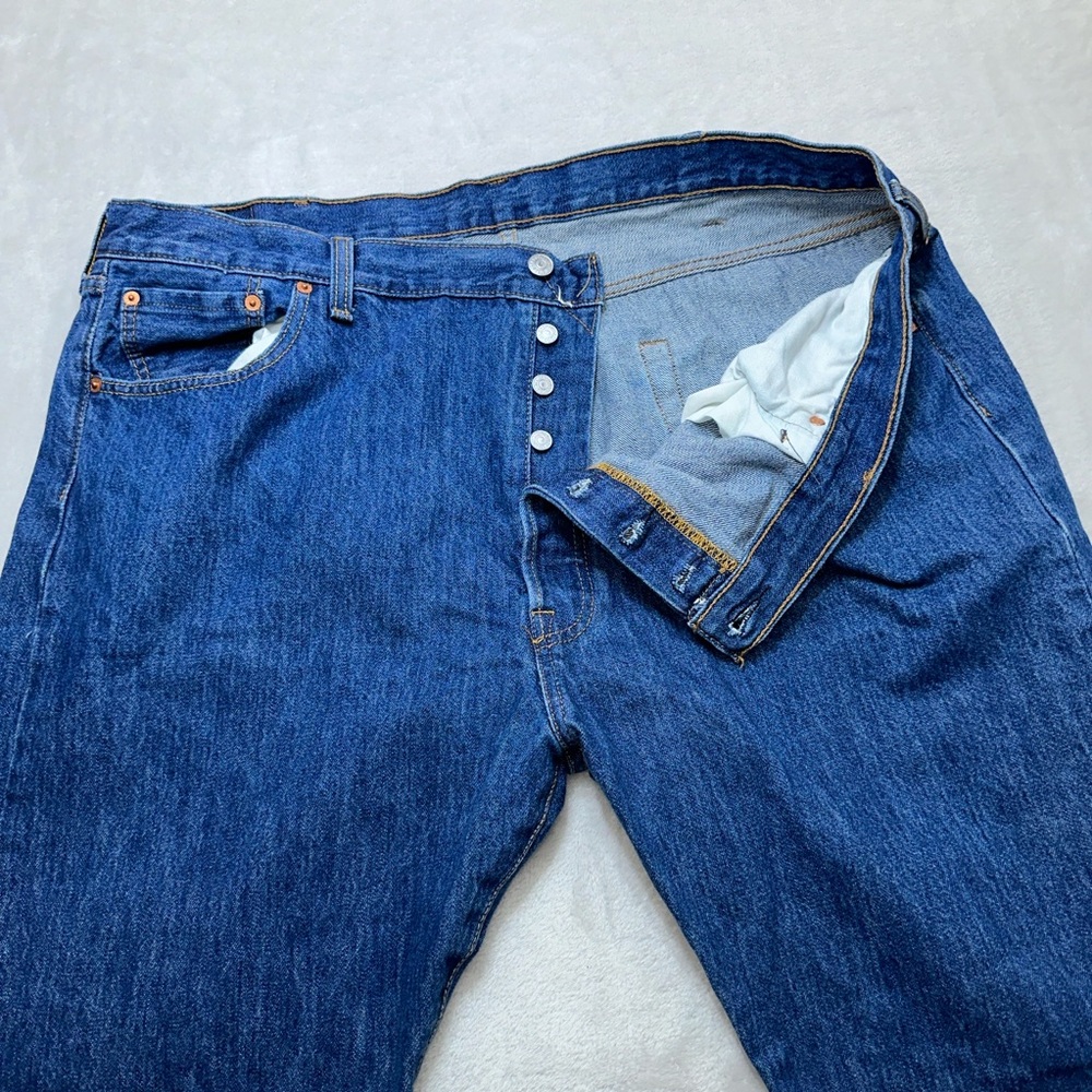 Levis 501 Jeans Mens 44x32 Blue Button Fly Denim Relaxed Straight Medium Wash